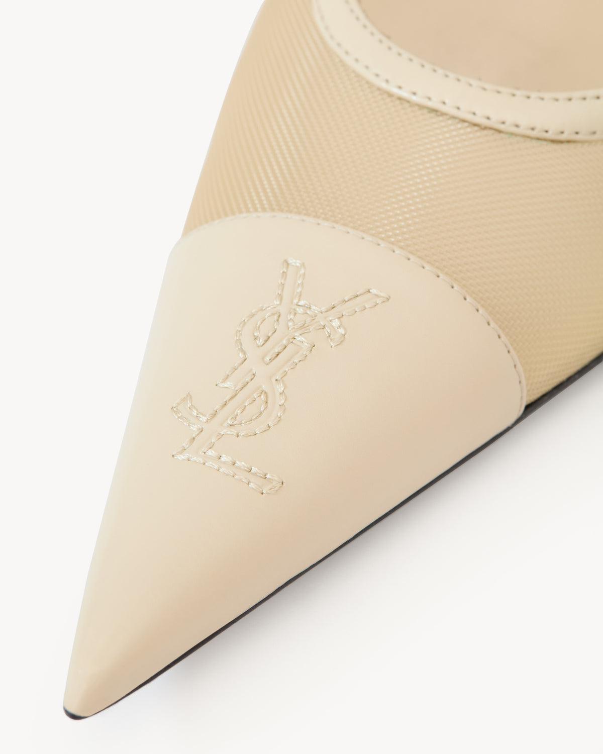حذاء لوفر من Saint Laurent، جلد ونسيج بلون محايد