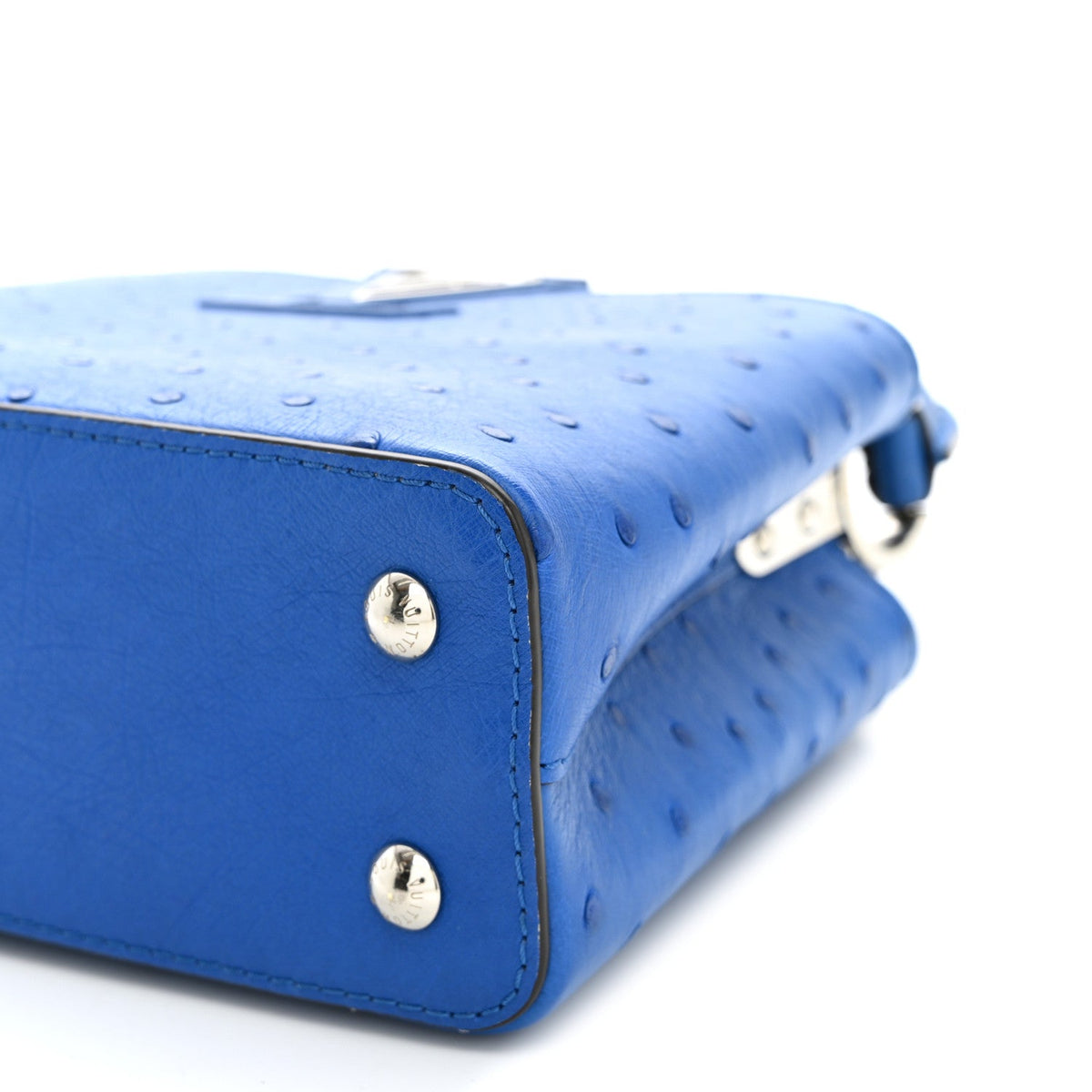 حقيبة Capucines Mini من Louis Vuitton، جلد نعام أزرق ياقوتي