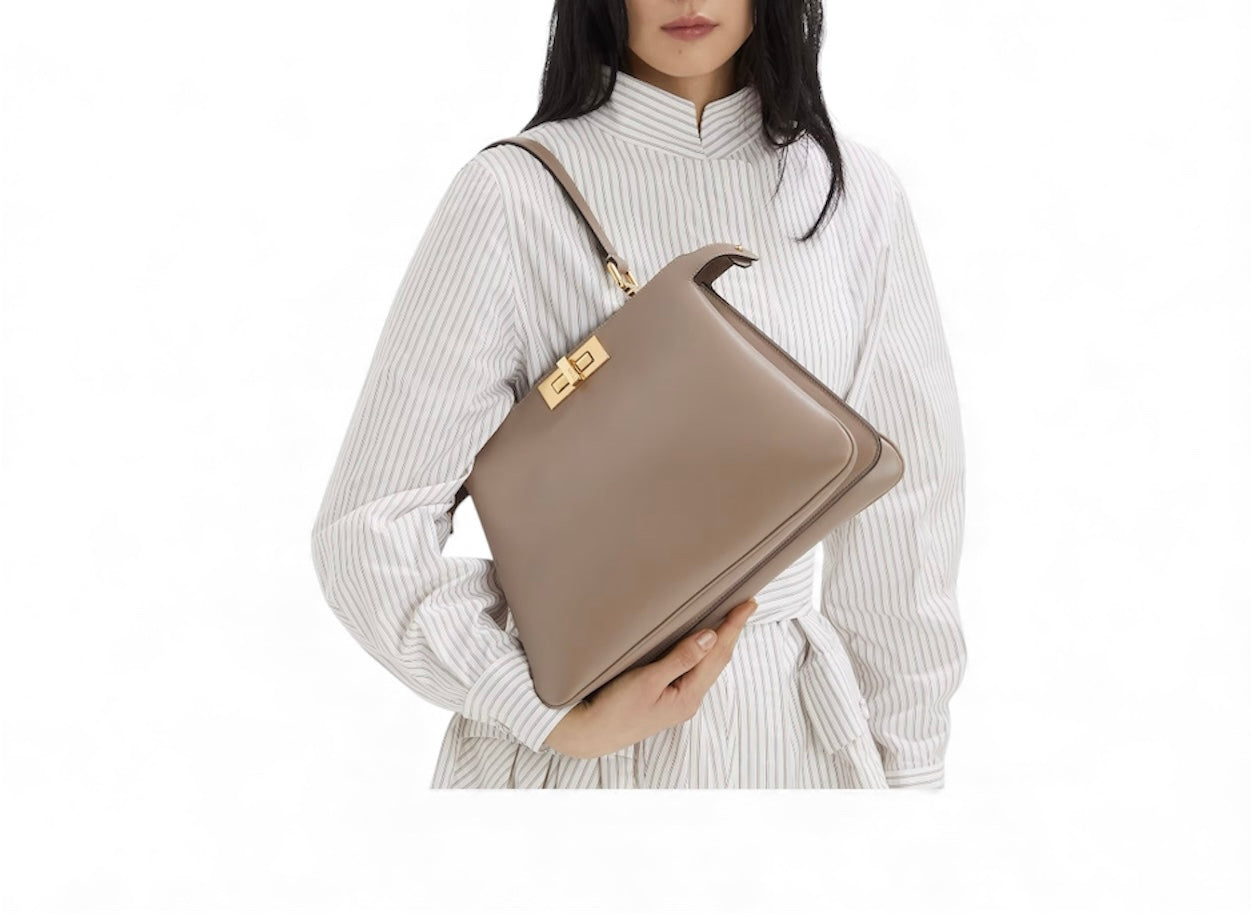 FENDI Peekaboo Soft Medium