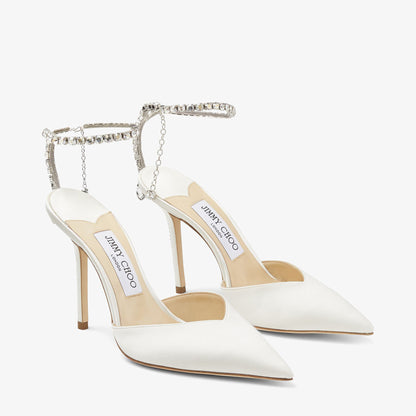 حذاء بكعب Jimmy Choo بسلسلة كريستال، ستيليتو من الساتان