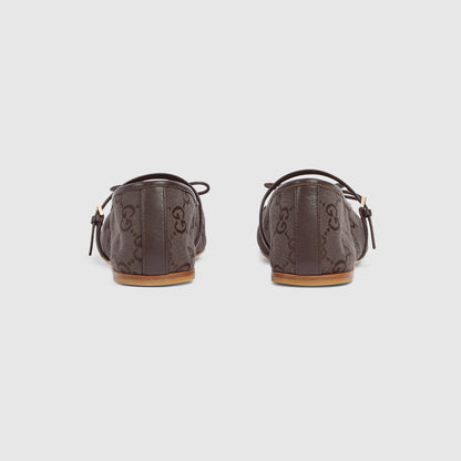 حذاء باليرينا من Gucci، قماش GG بني داكن