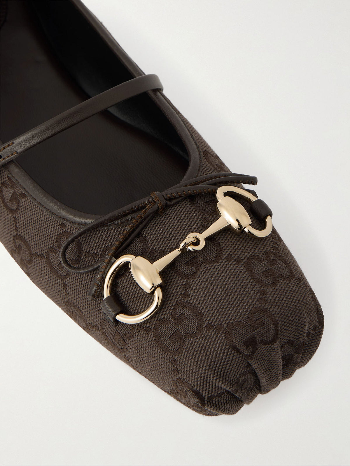 حذاء باليرينا من Gucci، قماش GG بني داكن