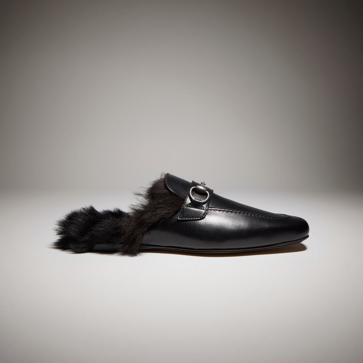حذاء ميول Casanova من Gucci، جلد أسود