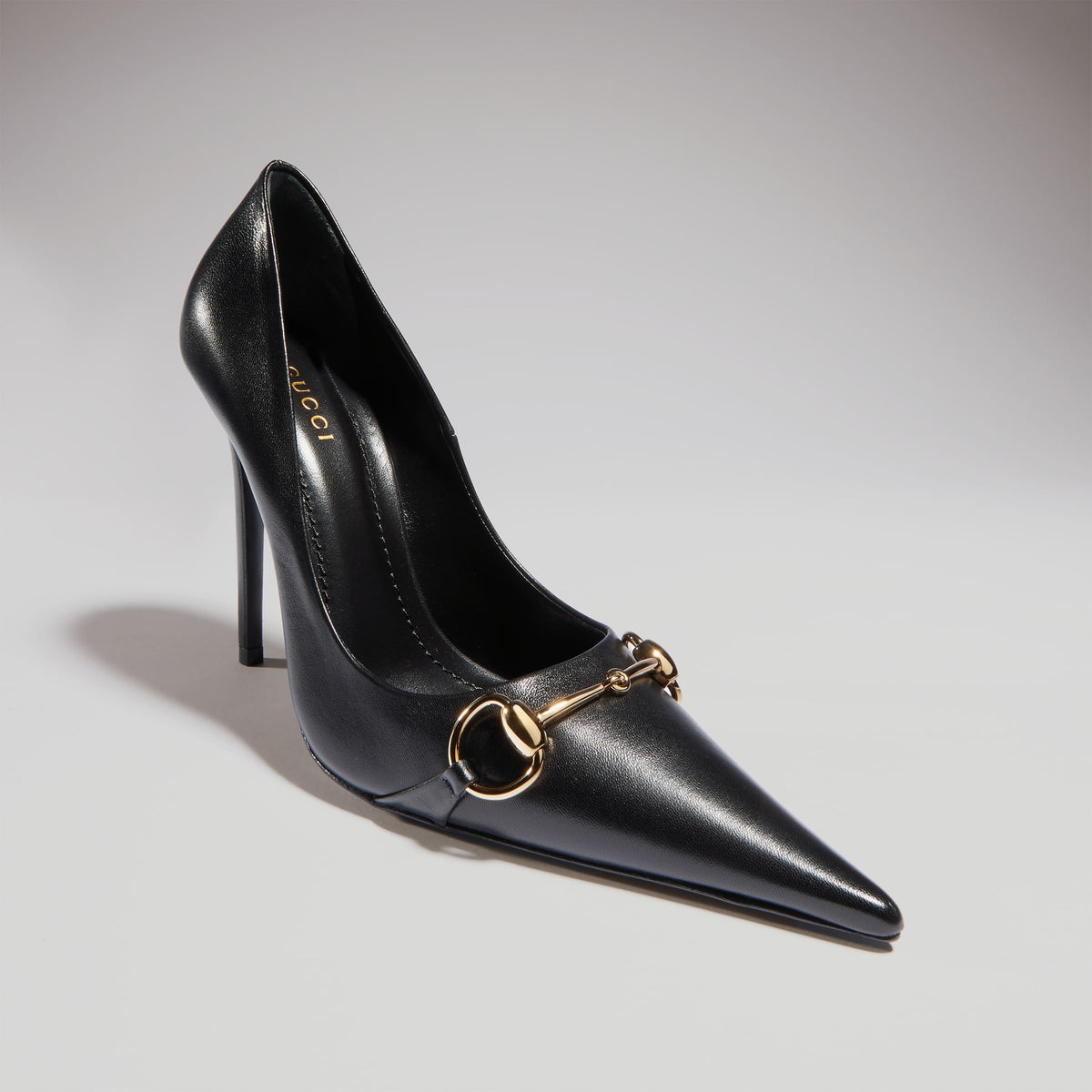 حذاء بكعب Horsebit من Gucci، جلد نابا أسود