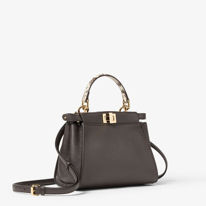 حقيبة Peekaboo صغيرة من Fendi، جلد أسود أبنوسي