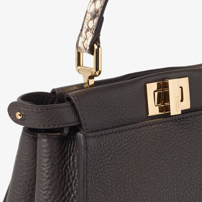 حقيبة Peekaboo صغيرة من Fendi، جلد أسود أبنوسي