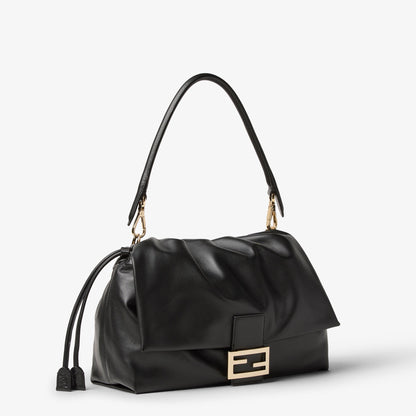 حقيبة كتف Baguette Soft Large من Fendi، جلد أسود