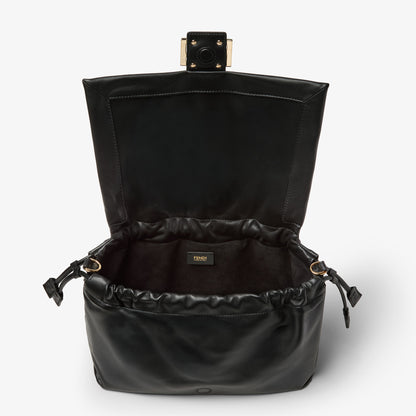 حقيبة كتف Baguette Soft Large من Fendi، جلد أسود