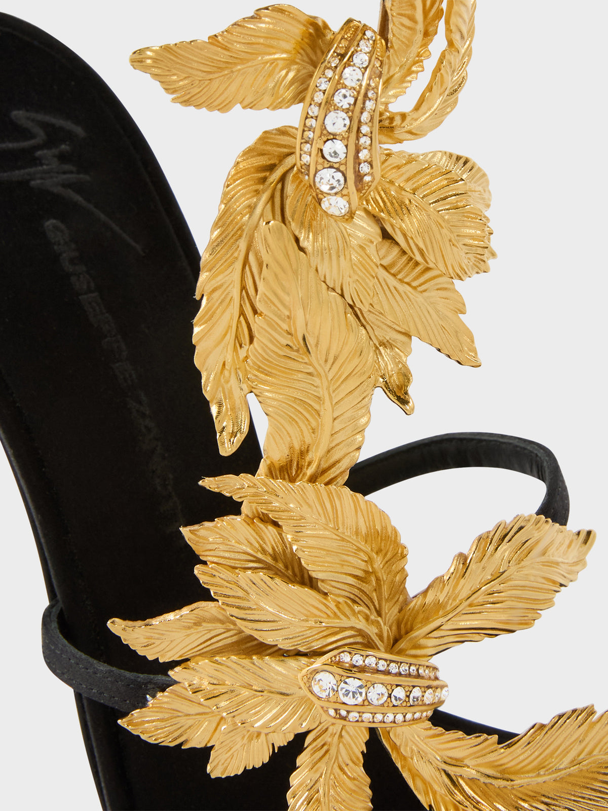 حذاء بكعب من Giuseppe Zanotti، ساتان حريري أسود