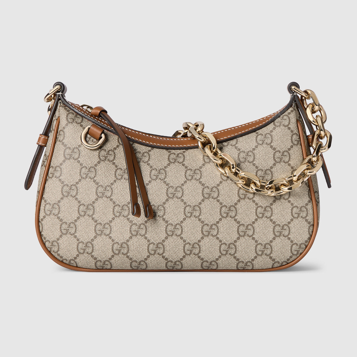 حقيبة كتف GG Emblem صغيرة من Gucci، قماش GG بيج وبني