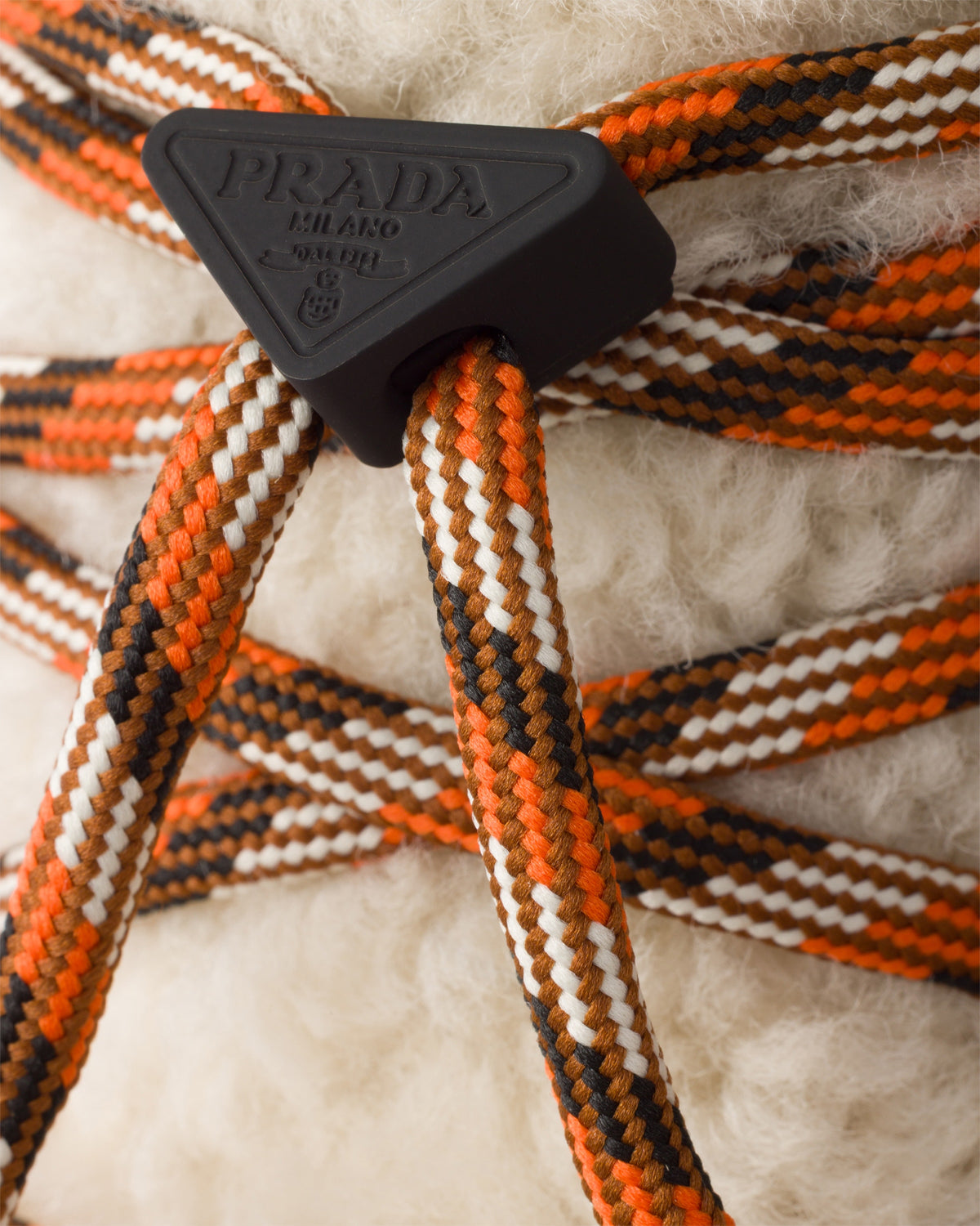 حذاء ميول من Prada، صوف بيج