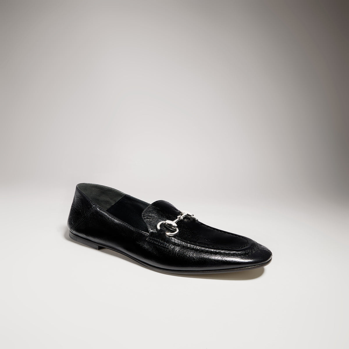 حذاء لوفر Jordaan Soft من Gucci، جلد أسود