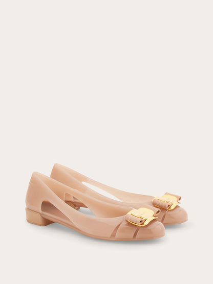 حذاء بكعب Vara مطاطي بفيونكة من Ferragamo، وردي باهت