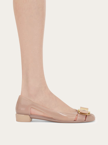 حذاء بكعب Vara مطاطي بفيونكة من Ferragamo، وردي باهت