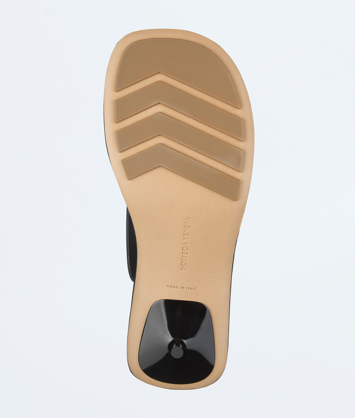 صندل بحزام الإصبع وكعب منخفض من Bottega Veneta، أسود مطفأ