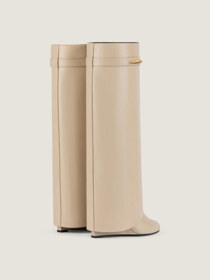 بوت بكعب ويدج من Givenchy، جلد عجل بيج