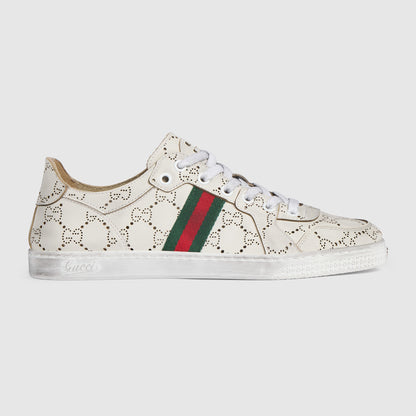 حذاء رياضي La Famiglia من Gucci، جلد GG أبيض محفور بالليزر