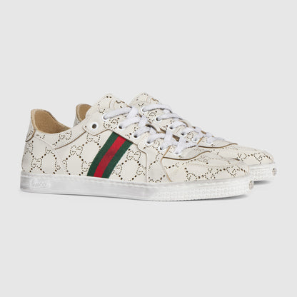 حذاء رياضي La Famiglia من Gucci، جلد GG أبيض محفور بالليزر