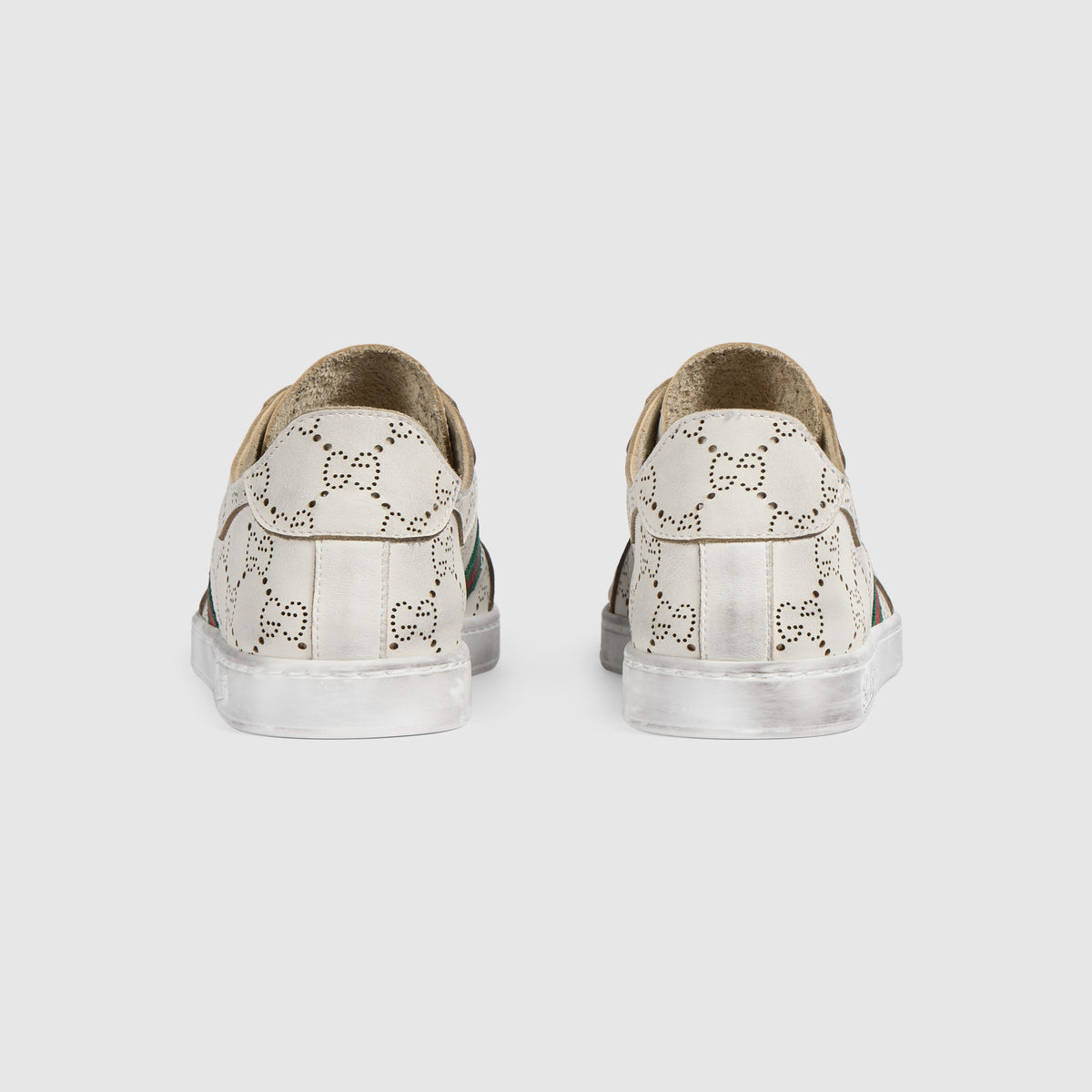حذاء رياضي La Famiglia من Gucci، جلد GG أبيض محفور بالليزر