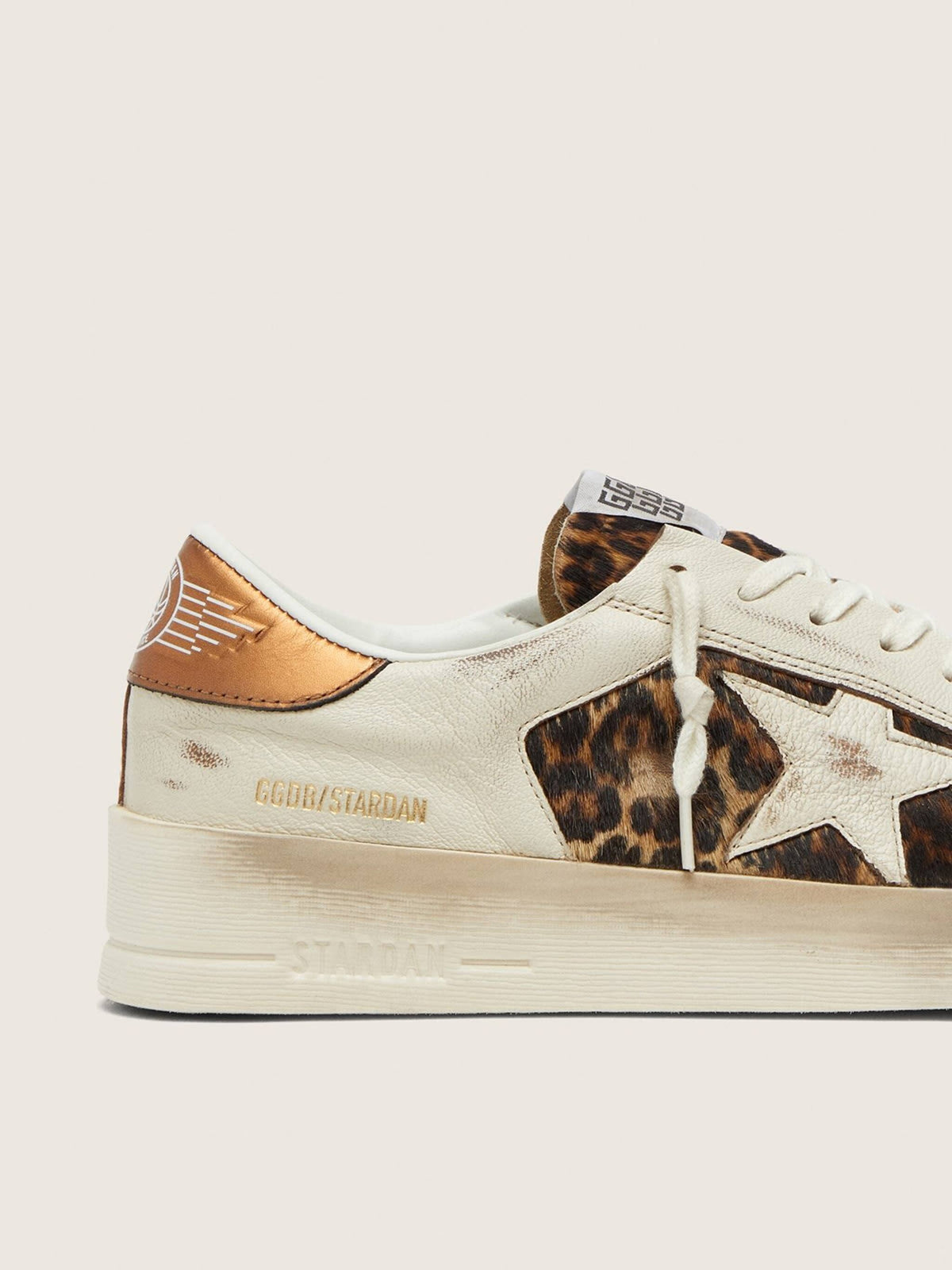 حذاء رياضي Stardan من Golden Goose، جلد أبيض وجلد مهر بنقشة النمر