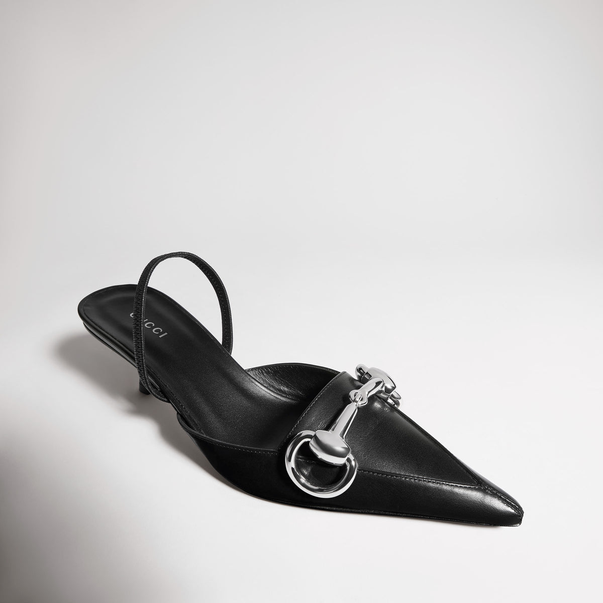 حذاء بكعب Boulevard بحزام خلفي من Gucci، جلد أسود