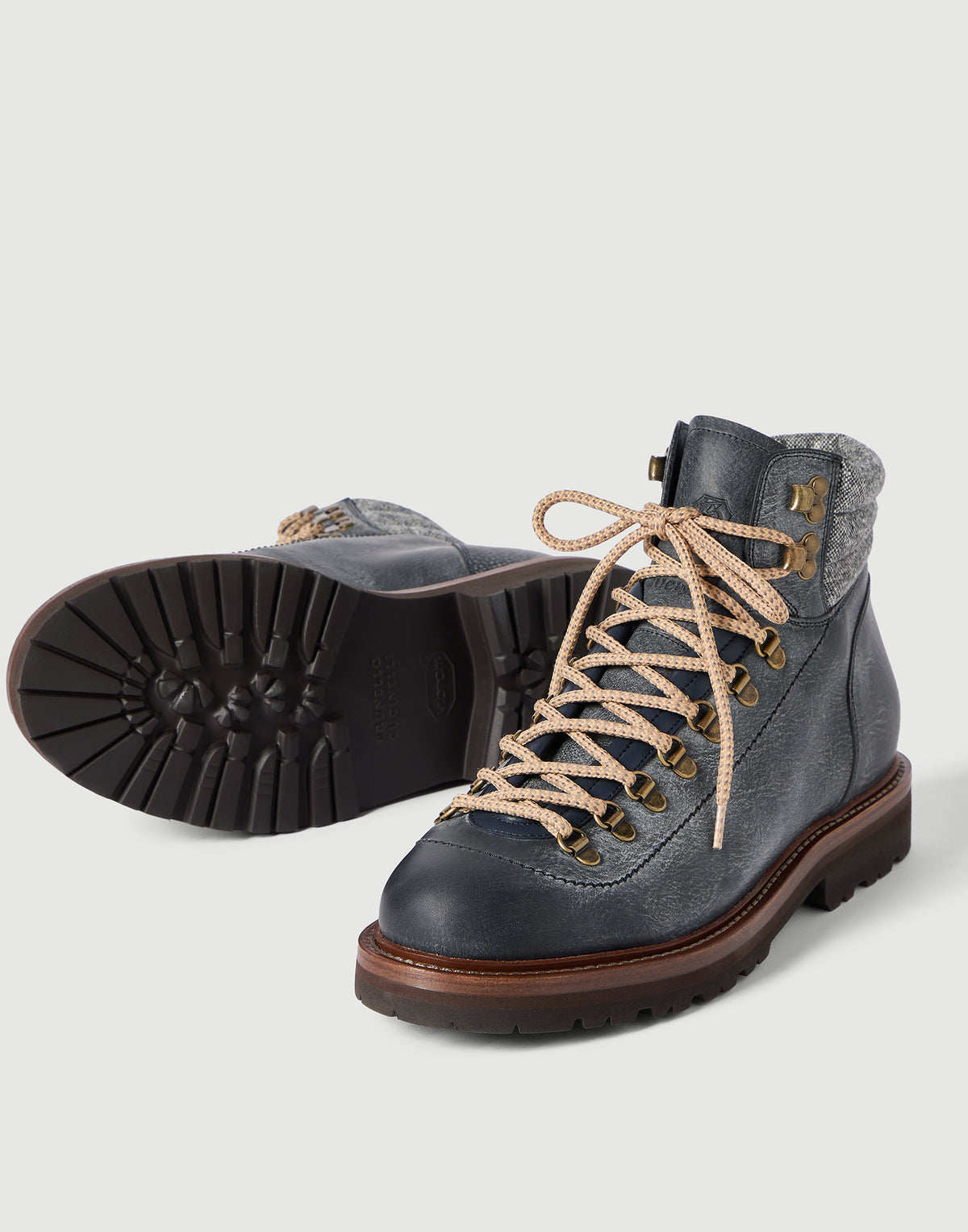 بوت برباط من Brunello Cucinelli، جلد عجل أزرق