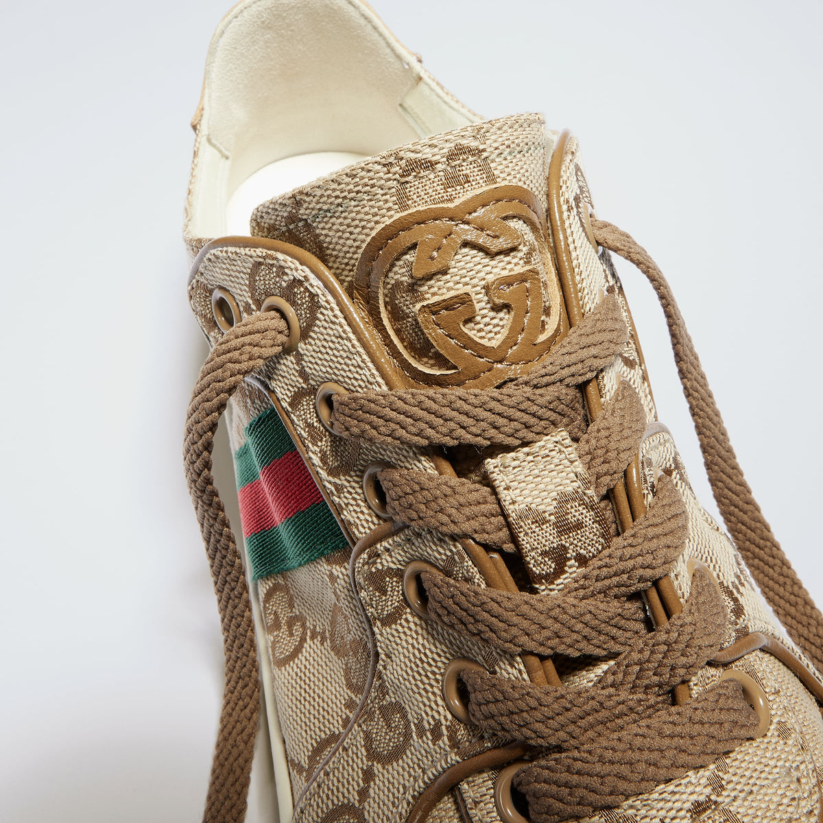 حذاء رياضي منخفض Stretch من Gucci، قماش GG بلون الرمل