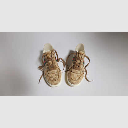 حذاء رياضي منخفض Stretch من Gucci، قماش GG بلون الرمل