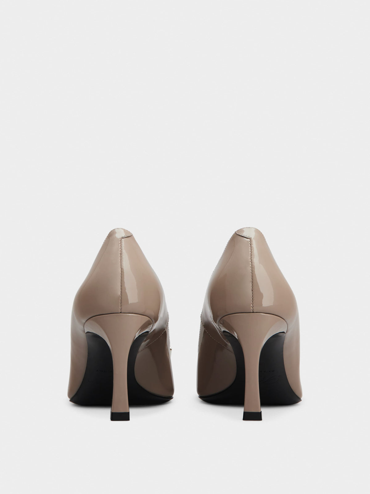 حذاء بكعب Trompette من Roger Vivier، جلد لامع بيج
