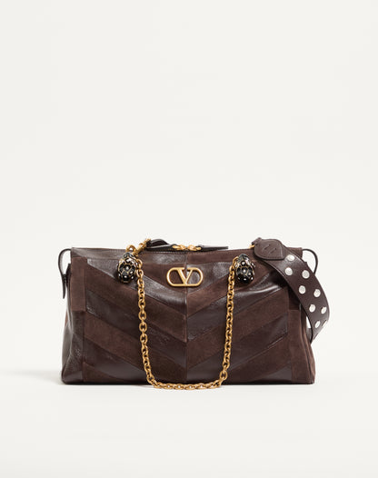 حقيبة كتف VLogo Signature من Valentino Garavani، جلد نابا بني