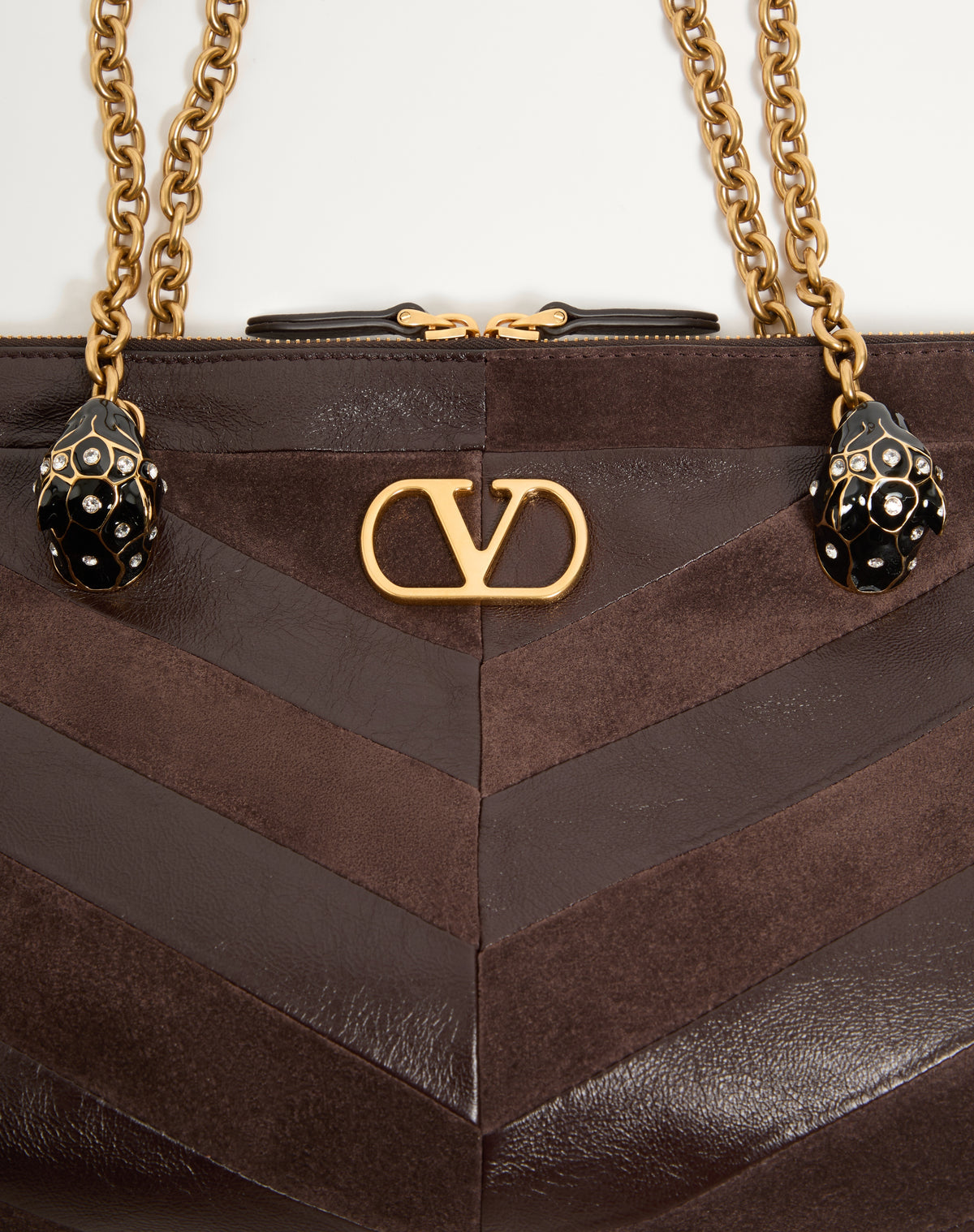 حقيبة كتف VLogo Signature من Valentino Garavani، جلد نابا بني