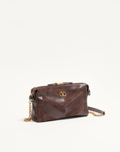 حقيبة كروس VLogo Signature من Valentino Garavani، باتشورك بني
