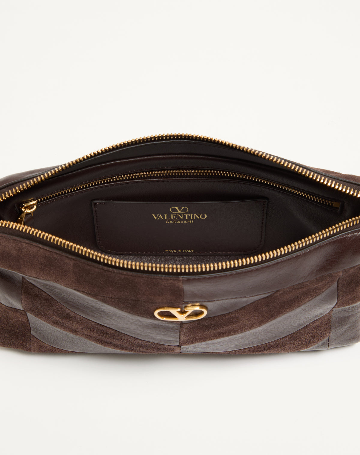 حقيبة كروس VLogo Signature من Valentino Garavani، باتشورك بني