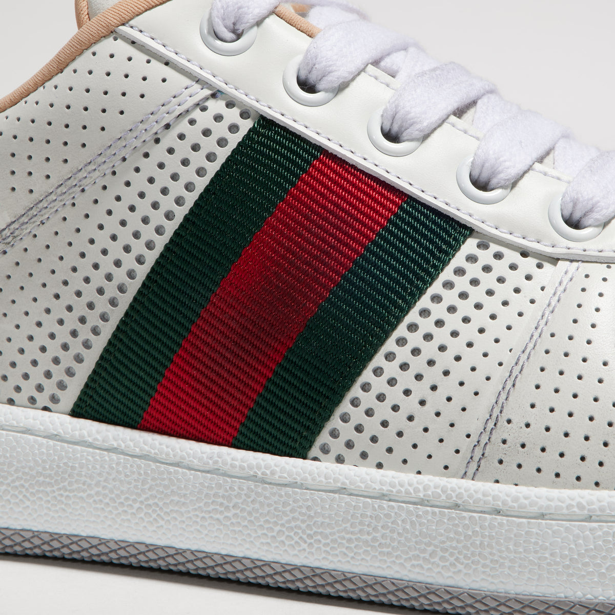 حذاء رياضي من Gucci، جلد عجل أسود