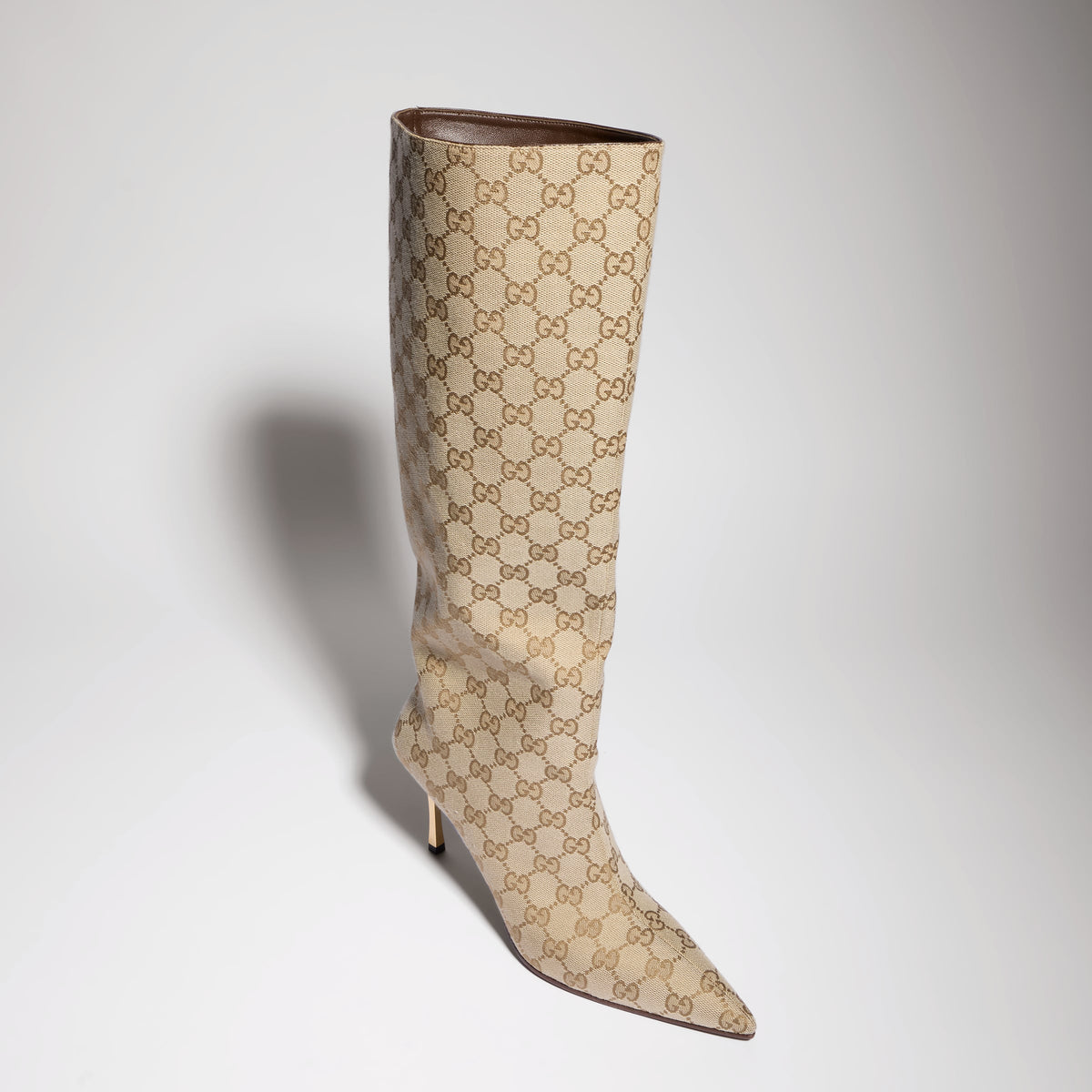 بوت بطول الركبة Bombshell من Gucci، قماش GG