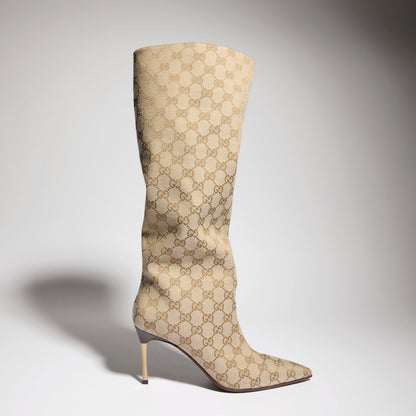 بوت بطول الركبة Bombshell من Gucci، قماش GG