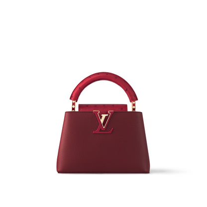 حقيبة Capucines Mini من Louis Vuitton، جلد نعام بلون الكرز