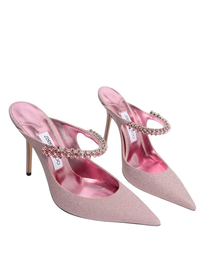JIMMY CHOO - حذاء مفتوح من الخلف بحزام كريستالي بلون وردي محايد وطبيعي
