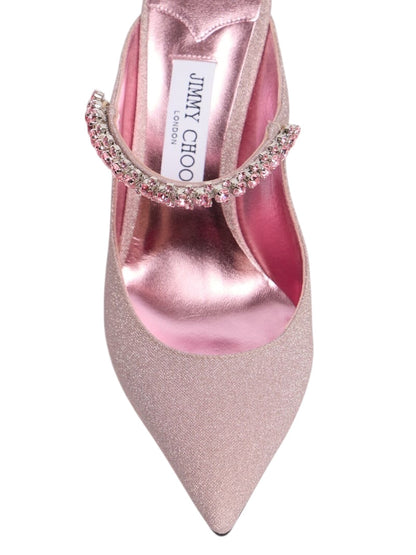 JIMMY CHOO - حذاء مفتوح من الخلف بحزام كريستالي بلون وردي محايد وطبيعي