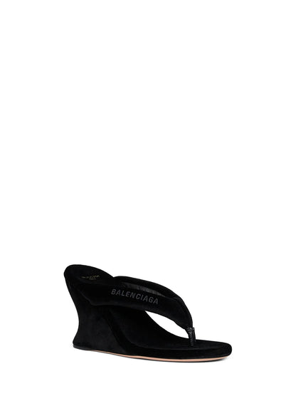 صندل بكعب إسفيني من Balenciaga، مخمل أسود