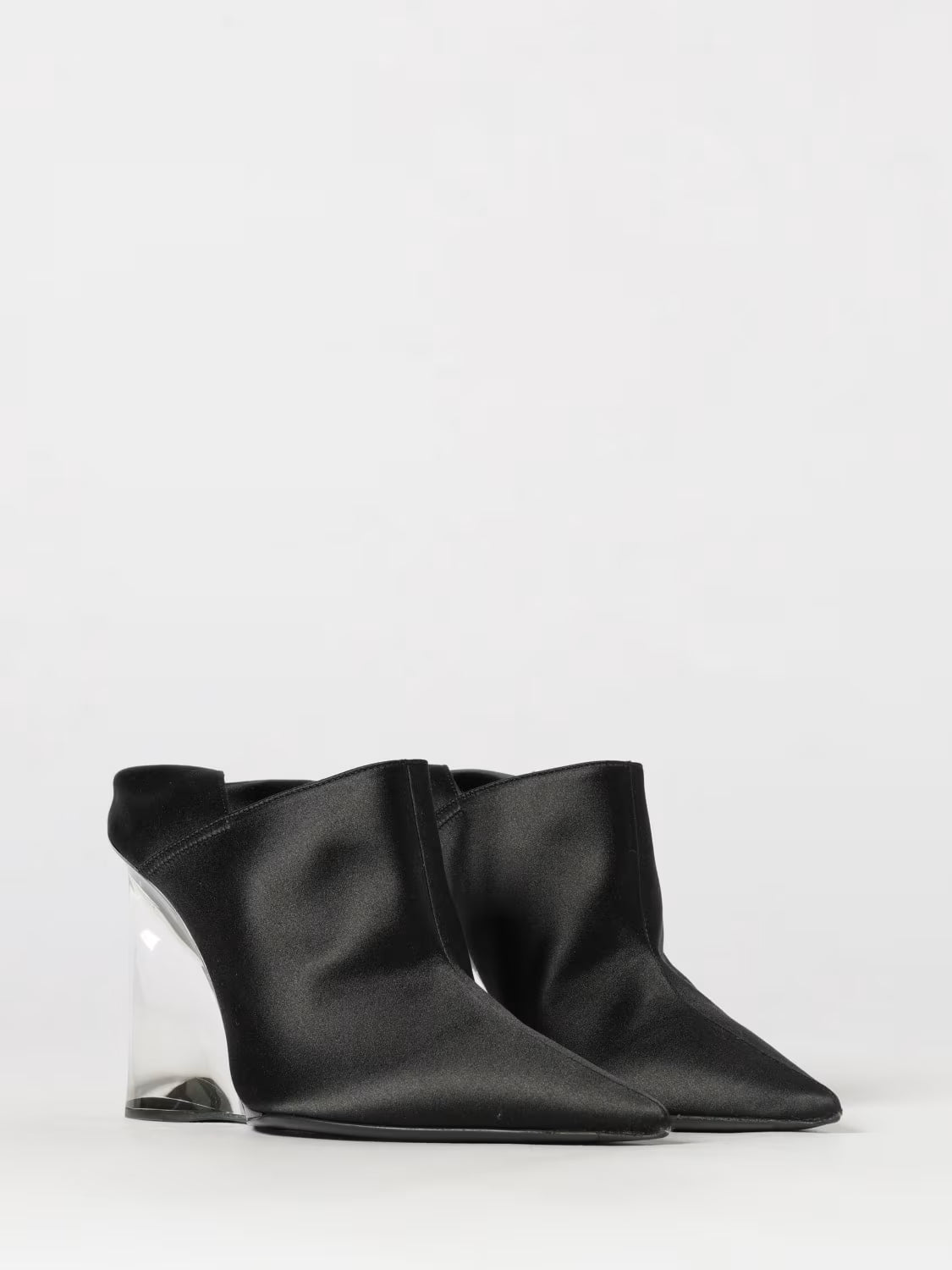 Alaïa Knit Ballet Flats in black — detail view | La Parisienne Qatar