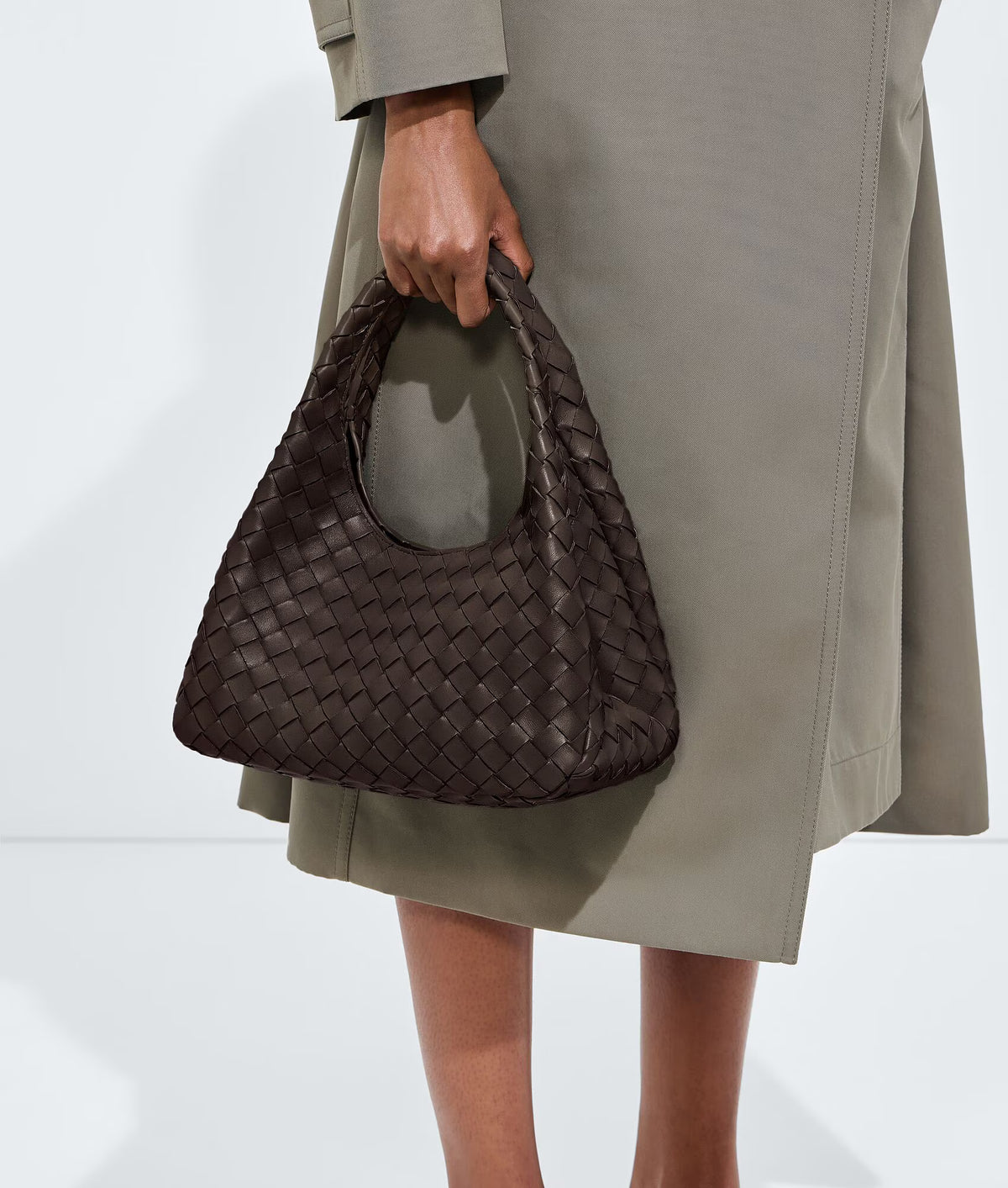 Bottega Veneta Intrecciato top handle bag in fondant — side profile | La Parisienne Qatar