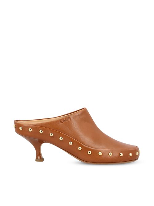 Chloé slip-on mules in brown lambskin — front view | La Parisienne Qatar