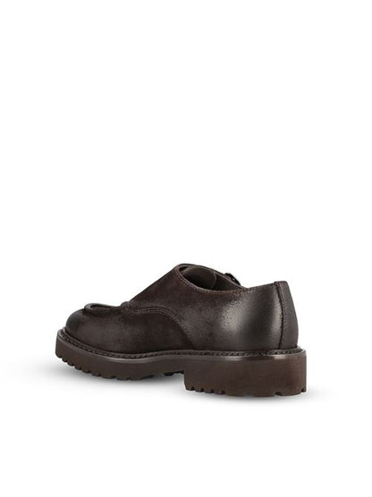Doucal's double-buckle shoes in brown leather — detail view | La Parisienne Qatar