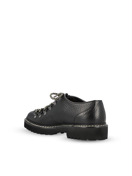 Doucal's lace-up shoes in black suede — detail view | La Parisienne Qatar