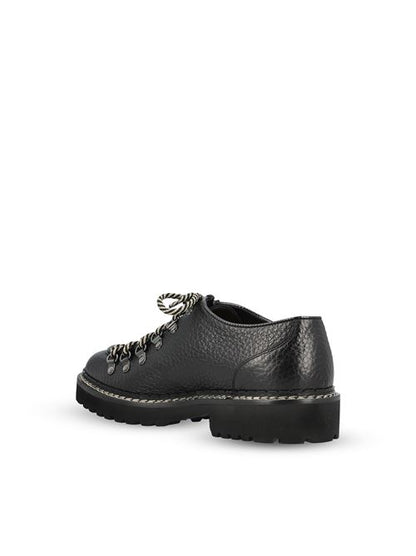 Doucal's lace-up shoes in black suede — detail view | La Parisienne Qatar