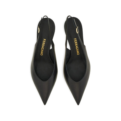 Ferragamo classic pumps in black kid leather — detail view | La Parisienne Qatar