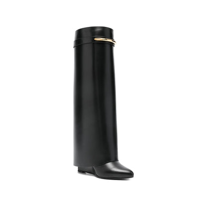 Givenchy sneakers in black calfskin — alternate angle | La Parisienne Qatar