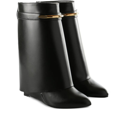 Givenchy pointed pumps in black calfskin — detail view | La Parisienne Qatar