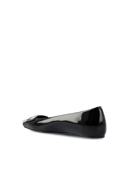 Roger Vivier Trompette ballerinas in patent leather — detail view | La Parisienne Qatar
